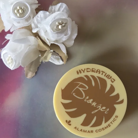 NWT Cafe Con Leche Alamar Cosmetics Hydrating Bronzer - Picture 2 of 4